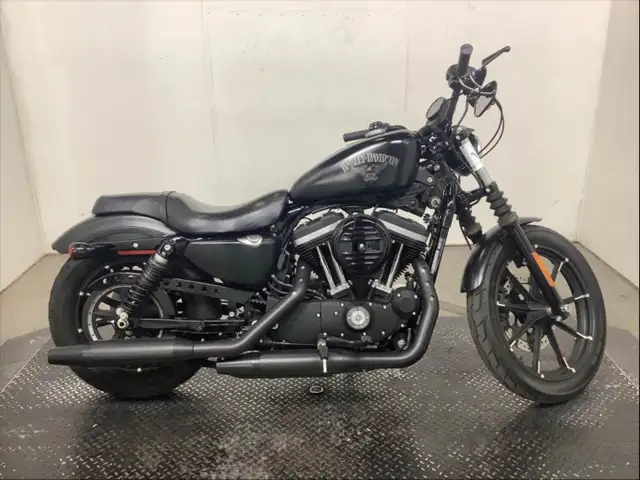 2018 Harley-Davidson Sportster XL883N Iron in Street, Cruisers & Choppers in City of Toronto - Image 2