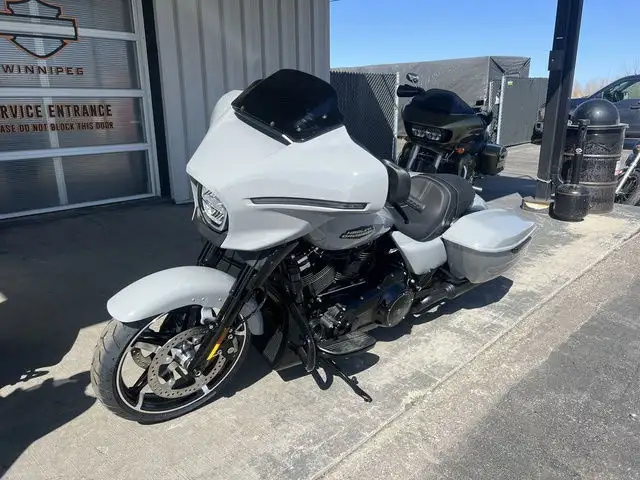 2025 Harley-Davidson FLHX - Street Glide in Sport Touring in Winnipeg - Image 8