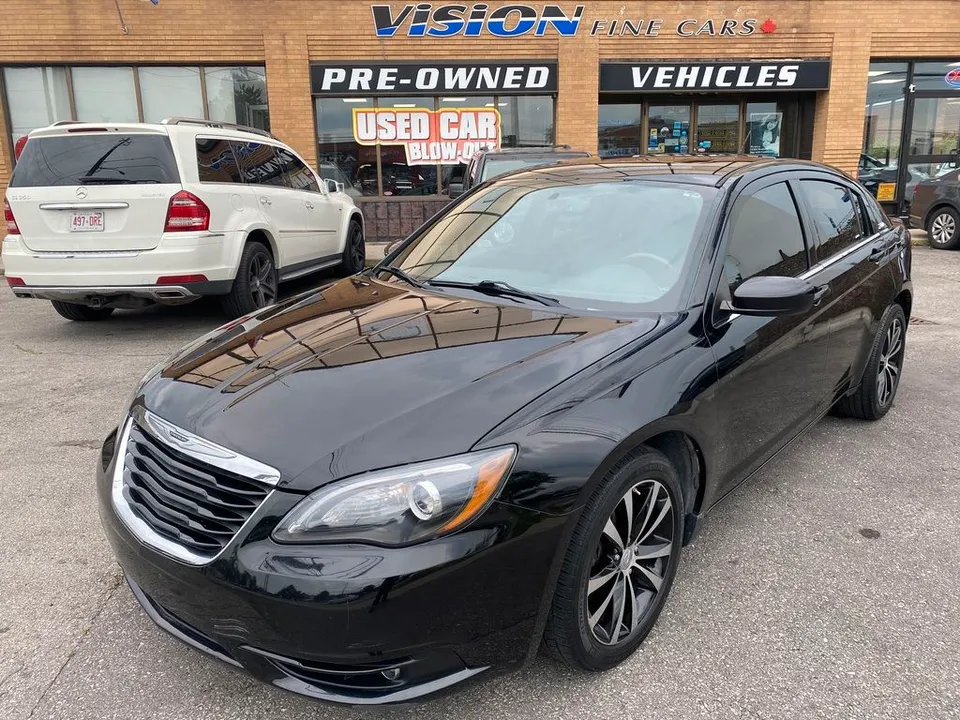 2014 Chrysler 200 4dr Sdn S-WELL SERVICED-SUNROOF