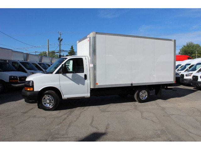 2022 Chevrolet Express 3500 CUBE 14 PIEDS 6.6 LITRES ROUE SIMPLE in Cars & Trucks in Laval / North Shore - Image 4