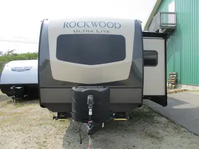Nice couple’s unit with 2 slides , front queen bedroom with window seat & lots of cabinet storage ,...