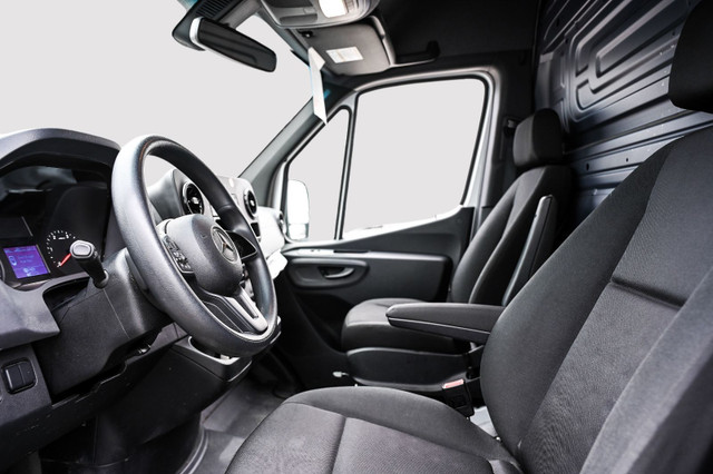 2022 Mercedes-Benz Sprinter Cargo Van Cargo 170 WB in Cars & Trucks in City of Montréal - Image 2