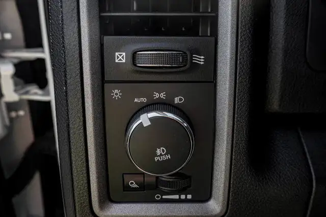 2023 Ram 1500 Classic Express dans Autos et camions dans Comté de Strathcona - Image 21