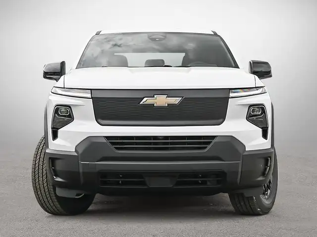 2024 Chevrolet Silverado EV 4WT in Cars & Trucks in City of Montréal - Image 3