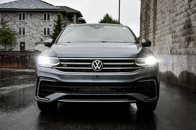 2022 Volkswagen Tiguan Highline R-Line - Sunroof in Cars & Trucks in Kingston - Image 4