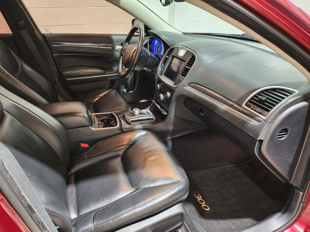 2017 Chrysler 300 in Cars & Trucks in Windsor Region - Image 4