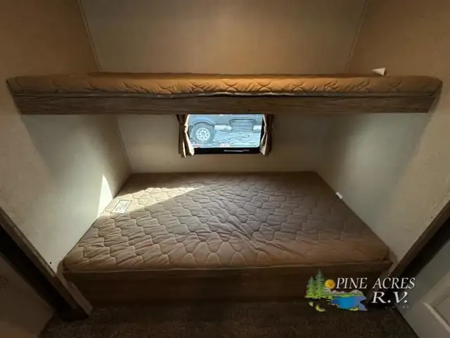 2015 Shasta RVs Revere 32DS in Travel Trailers & Campers in Truro - Image 23