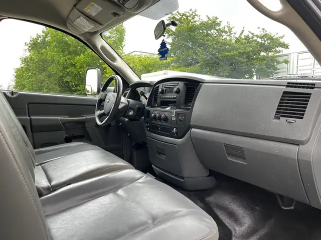 2008 Ram 5500 12 Foot Cube Van with Shelves in Heavy Trucks in City of Toronto - Image 37