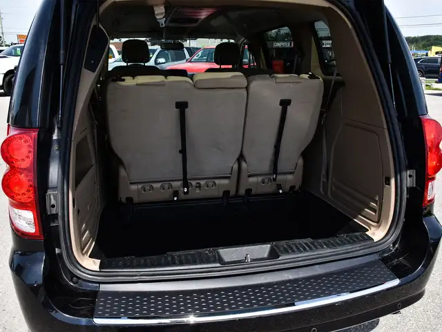2016 Dodge Grand Caravan Crew ~Heated/Power Seats ~Cam ~Stow 'N  in Cars & Trucks in Barrie - Image 30