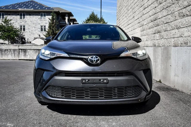 2022 Toyota C-HR XLE Premium • LANE KEEP ASSIST • REAR CAM • CP/ in Cars & Trucks in Cornwall - Image 4