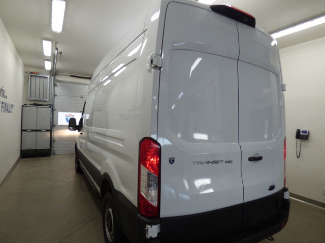 2022 FORD TRANSIT CARGO VAN T-250 148 HIGH ROOF in Cars & Trucks in City of Montréal - Image 2