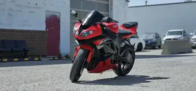 Don’t miss this opportunity to own a 2012 Kawasaki Ninja ZX-6R in bold red, with super low kilometre...