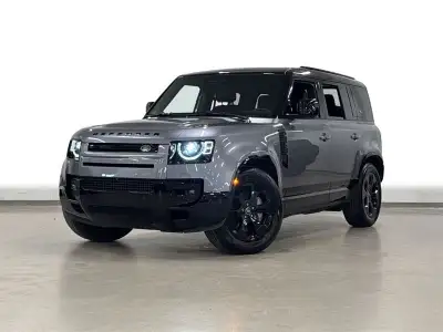 Le Land Rover Defender 110 P400 X-Dynamic SE 2024 est un VUS pleine grandeur équipé d’un moteur six...