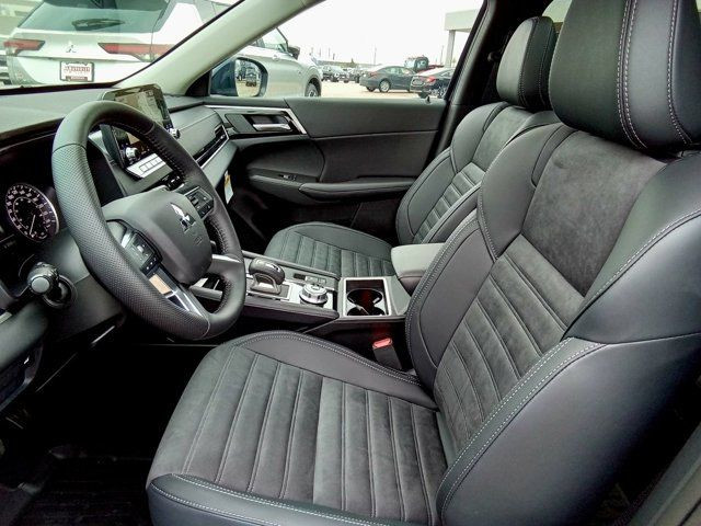 2024 Mitsubishi Outlander LE S-AWC Navigation Microsuede Seats in Cars & Trucks in Winnipeg - Image 2