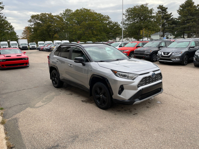 2020 Toyota RAV4 Hybrid XLE CLEAN CARFAX -XSE-Leather-Navigat... in Cars & Trucks in Annapolis Valley - Image 4