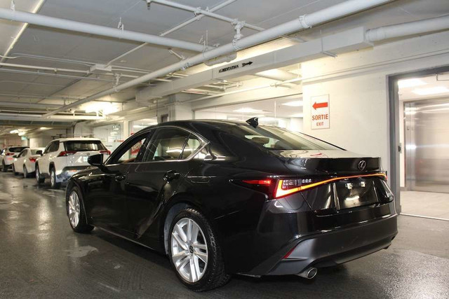 2022 Lexus IS 300 AWD in Cars & Trucks in City of Montréal - Image 4