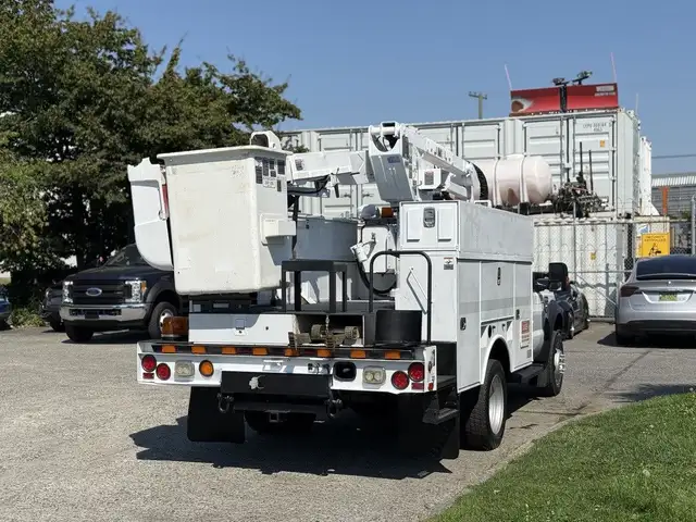 2008 Ford F-550 Super Duty 4X4 Altec Bucket Truck in Heavy Trucks in Delta/Surrey/Langley - Image 11