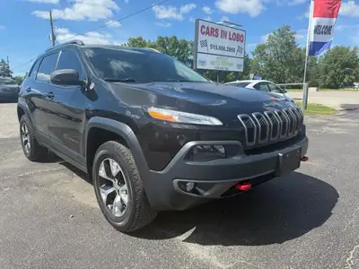 2016 JEEP CHEROKEE TRAILHAWK COMES CERTIFIED, CARFAX AVAILABLE, ONE OWNER! V6, 4WD, heated seats, Uc...