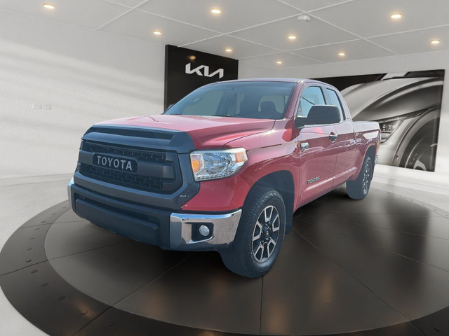 2014 Toyota Tundra 4WD Double Cab Standard Bed 5.7L SR for sale in Cars & Trucks in Ottawa