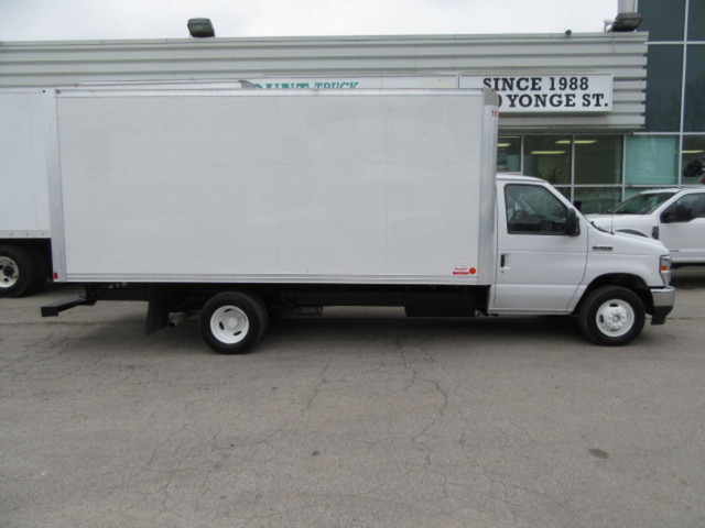  2022 Ford E-450 GAS 16 FT ALUMINUM CUBE BOX WITH RAMP/ 2 IN STO in Cars & Trucks in Markham / York Region - Image 2