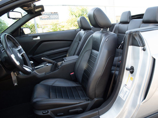 2011 Ford Mustang GT California Special, 6-Speed Manual, 412HP in Cars & Trucks in Calgary - Image 2
