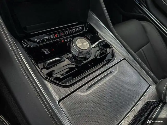 2023 Jeep Grand Wagoneer L Series II | Vented 1st and 2nd Row dans Autos et camions dans Calgary - Image 16