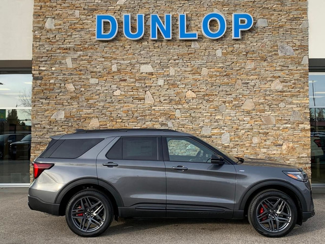 2025 Ford Explorer ST-Line Street Pack 4WD in Cars & Trucks in Lethbridge