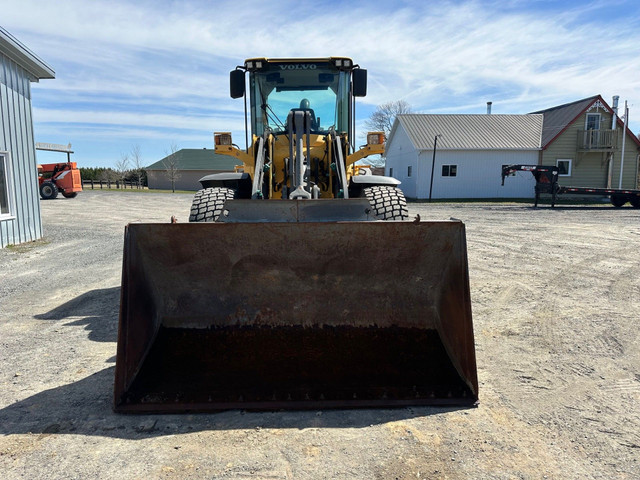 2010 Volvo L-90F Loader Chargeur sur Roues in Heavy Equipment in Victoriaville - Image 4