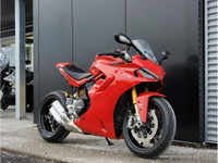 2022 Ducati SuperSport 950 S Ducati Red fairing