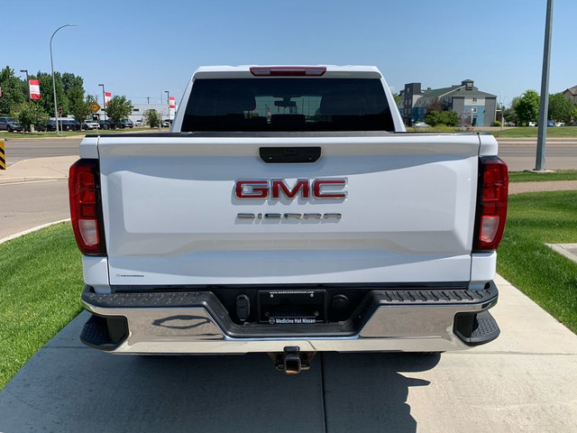 2020 GMC Sierra 1500 in Cars & Trucks in Medicine Hat - Image 4