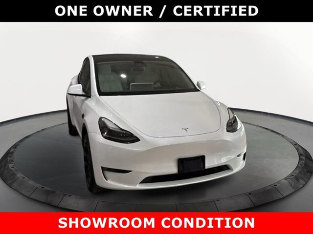 Tesla Model Y 2023 in Cars & Trucks in Markham / York Region - Image 3