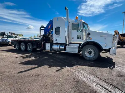 2013 Kenworth T800 Tri Drive Deck Truck w/ PM Fold up Crane Cummins 600 Hp Eatoin 18 Spd 69 Rears, 1...