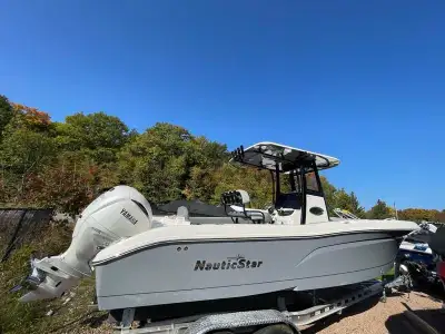 The all-new 24 Legacy provides a sturdy, offshore fishing platform for the serious angler, while als...
