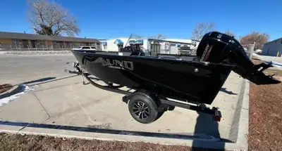APPLY NOW: https://www.ridecollective.ca/get-pre-approved The 2025 Lund 1650 Rebel XL SS is a 16-foo...