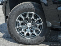 Odometer is 5945 kilometers below market average! Black 2024 Chevrolet Colorado Z71 4WD 8-Speed Auto... (image 5)