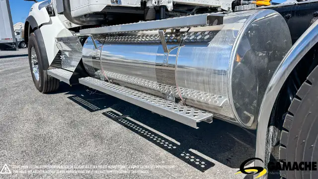 2025 KENWORTH T880 HIGHWAY / SLEEPER TRUCK / TRACTOR in Heavy Trucks in Chilliwack - Image 16