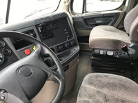 2019 FREIGHTLINER X12564ST;Heavy Duty Trucks - Conventional Truck w/ Sleeper Penske Location 10760 H... (image 9)