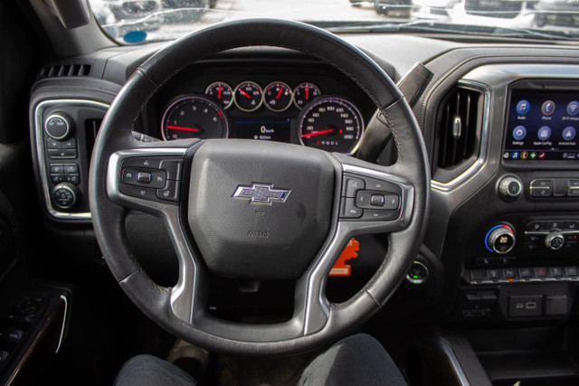 2022 Chevrolet 3500 Crew HD LT *Midnight Edition* in Cars & Trucks in Edmonton - Image 4