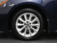 The 2022 Toyota Corolla SE combines sporty style with everyday practicality, delivering a fun-to-dri... (image 3)