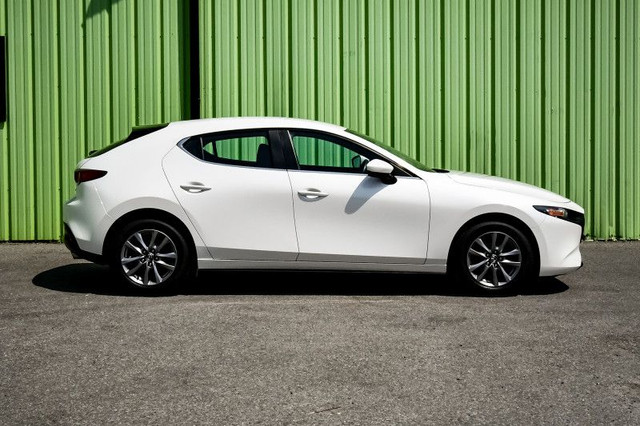 2022 Mazda Mazda3 Sport GX • HEATED SEATS • CP/AA • REAR CAM in Cars & Trucks in Cornwall - Image 2