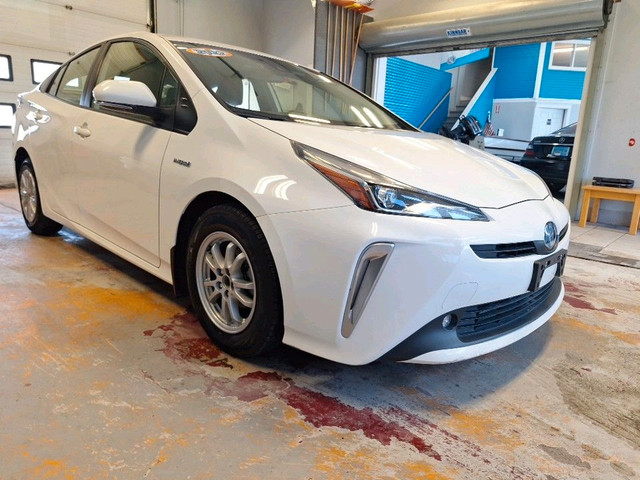 2022 Toyota Prius AWD! BACK UP CAMERA! GREAT ON FUEL! in Cars & Trucks in Bedford - Image 4