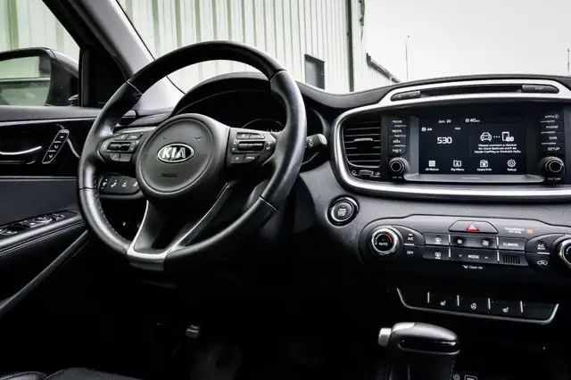 2018 Kia Sorento EX V6 • HEATED LEATHER • PREM. AUDIO • CP/AA dans Autos et camions dans Kingston - Image 18