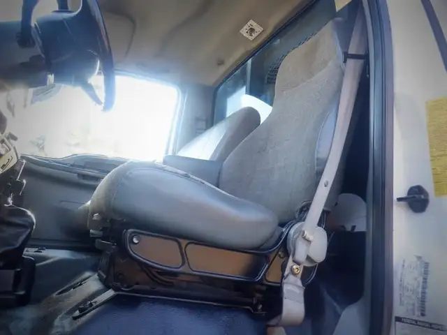 2006 ford F-650 Vacuum Truck 2WD Diesel in Heavy Trucks in Richmond - Image 35