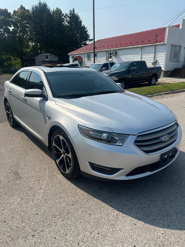 2014 Ford Taurus in Cars & Trucks in London - Image 3