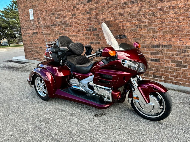  2005 Honda GL1800 Goldwing Trike **ROADSMITH TRIKE KIT** **30th in Street, Cruisers & Choppers in Markham / York Region - Image 3