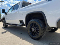 Z71 Off-Road Suspension Package, Trail Boss Package, Wireless Charging, Keyless Entry, Remote Start,... (image 9)