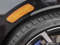 * 4MOTION all-wheel-drive * 6-speed manual transmission * R-Performance Torque Vectoring * 10-inch t... (image 9)