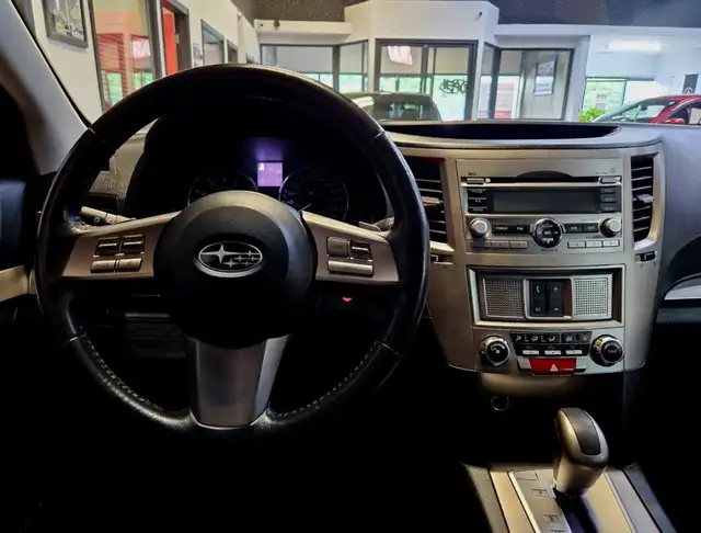 2011 Subaru Outback Sunroof/Bluetooth/All Wheel Drive dans Autos et camions dans Ville de Toronto - Image 14