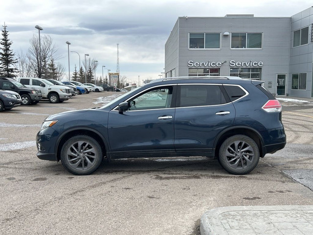  2016 Nissan Rogue SV AWD - Leather / Navigation in Cars & Trucks in Calgary - Image 3