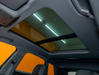 À voir! / Come see it! TRÈS BIEN ÉQUIPÉ / VERY WELL EQUIPPED. Version Q4 E-Tron Quattro avec Moteur... (image 3)